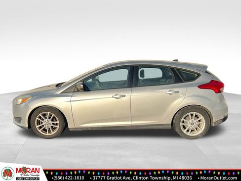 Used 2015 Ford Focus SE image 2