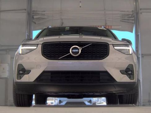 Used 2026 Volvo XC40 B5 Plus AWD/4WD image 2