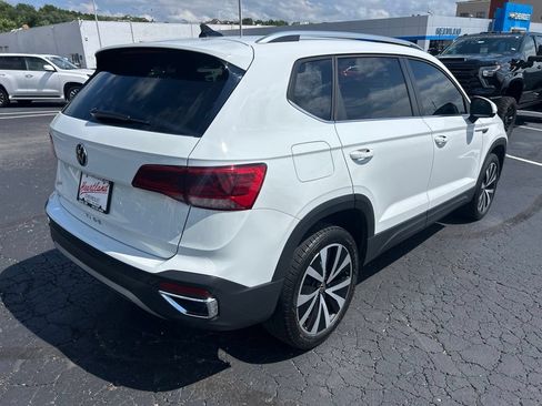 Used 2024 Volkswagen Taos SE w/ MDO Package FWD image 5