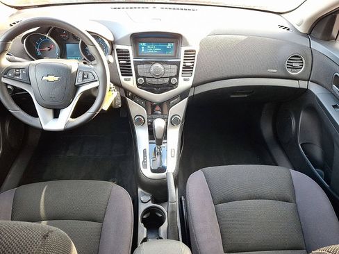 Used 2014 Chevrolet Cruze LT image 15