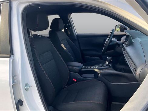 Used 2025 Honda HR-V Sport image 9