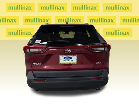 Used 2021 Toyota RAV4 XLE w/ Convenience Package FWD image 9