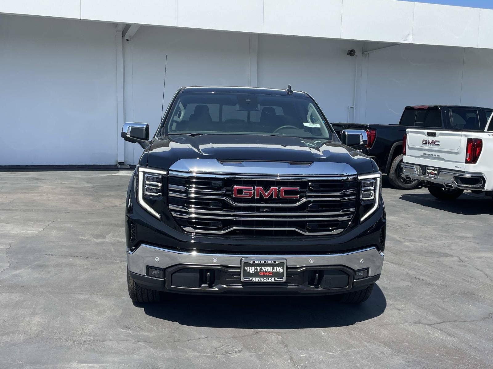 New 2026 GMC Sierra 1500 SLT w/ SLT Premium Plus Package AWD/4WD image 2