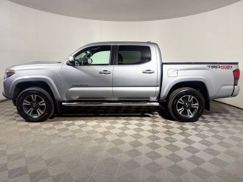 Used 2019 Toyota Tacoma TRD Sport w/ Technology Package AWD/4WD image 3