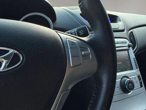 Used 2010 Hyundai Genesis 3.8 RWD image 22