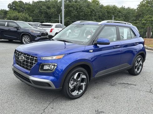 Certified 2025 Hyundai Venue SEL FWD image 3