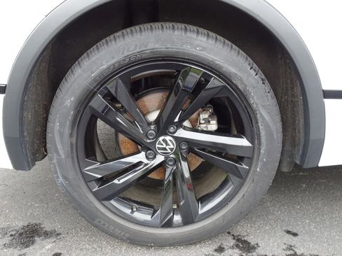 Used 2023 Volkswagen Tiguan SE R-Line AWD/4WD image 6