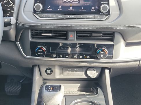 Used 2025 Nissan Rogue SV FWD image 19