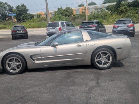 Used 2001 Chevrolet Corvette Coupe w/ Preferred Equipment Group1 image 17