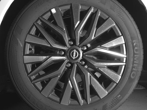Used 2025 Nissan Altima 2.5 SV FWD image 14