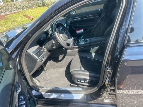 Used 2022 BMW 740i w/ M Sport Package image 5