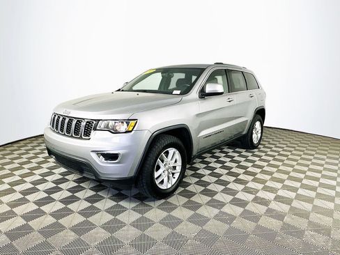 Certified 2017 Jeep Grand Cherokee Laredo w/ Quick Order Package 23E AWD/4WD image 5