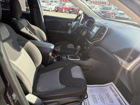 Used 2015 Jeep Cherokee Sport w/ Safety Group image 18