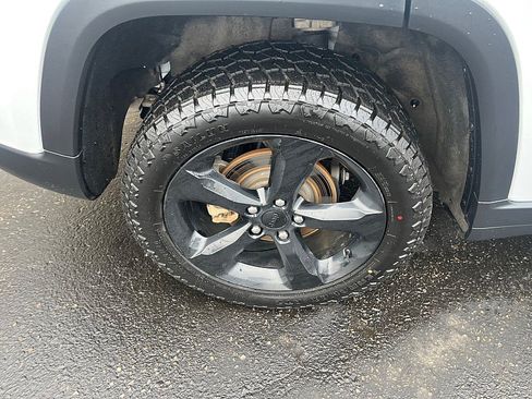 Used 2023 Jeep Grand Cherokee Limited w/ Luxury Tech Group II image 11