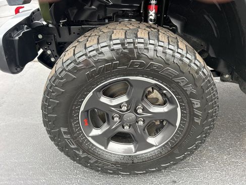 Used 2022 Jeep Gladiator Rubicon w/ Cold Weather Group image 25