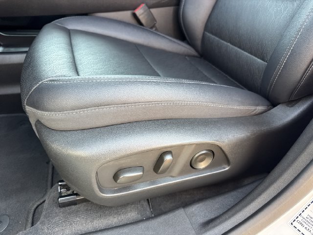 Used 2025 Chevrolet Equinox LT w/ Convenience Package II FWD image 39