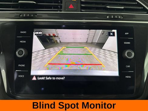 Used 2024 Volkswagen Tiguan SE w/ Panoramic Sunroof Package AWD/4WD image 19