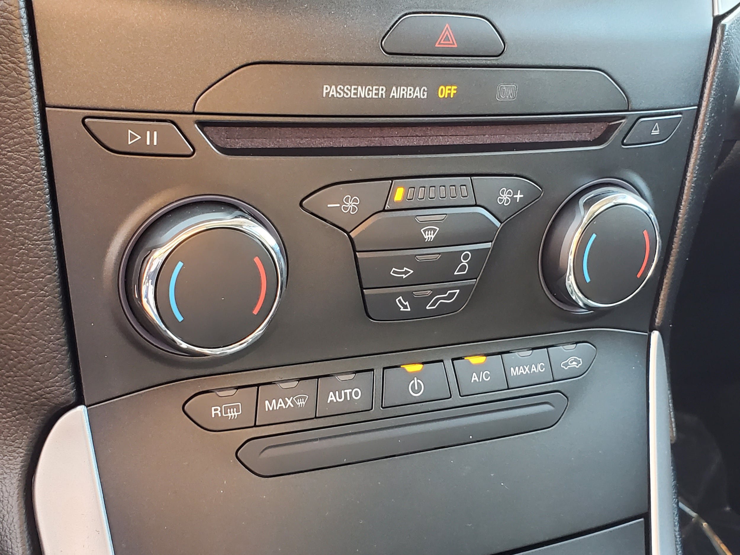 Used 2018 Ford Edge SEL FWD image 21