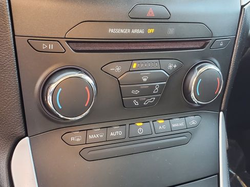 Used 2018 Ford Edge SEL FWD image 21