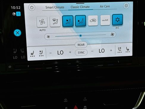 Used 2025 Volkswagen Atlas SE FWD image 24