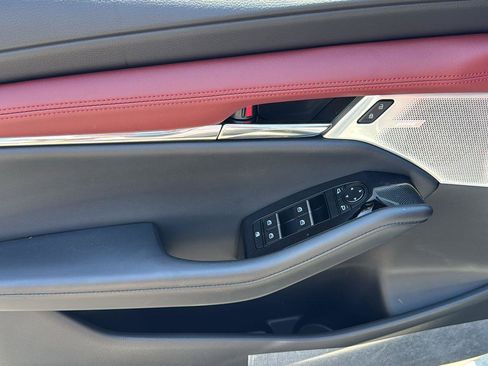 New 2026 MAZDA MAZDA3 Hatchback w/Premium Plus Pkg image 8
