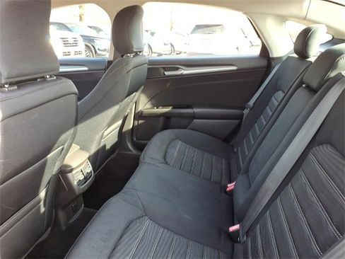 Used 2016 Ford Fusion SE image 6