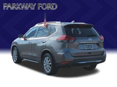 Used 2018 Nissan Rogue SV w/ Premium Package FWD image 3