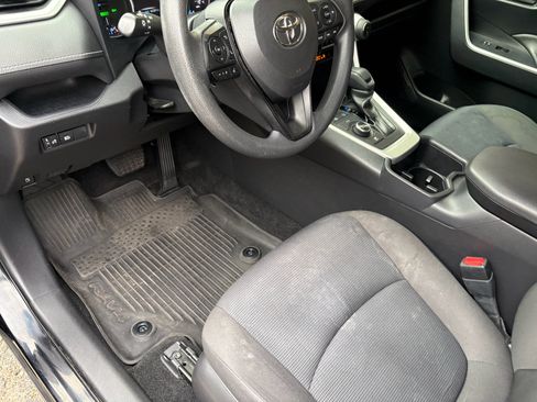 Used 2022 Toyota RAV4 LE AWD/4WD image 12