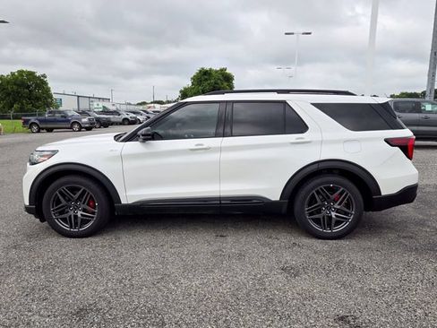 Certified 2025 Ford Explorer ST-Line w/ Premium Package RWD image 4
