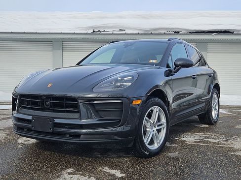 Certified 2025 Porsche Macan image 1