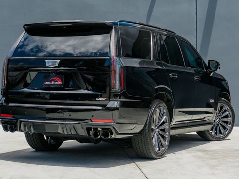 Used 2025 Cadillac Escalade V AWD/4WD image 7