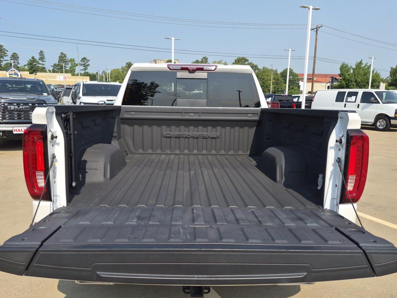 Certified 2023 GMC Sierra 1500 Denali w/ Technology Package AWD/4WD image 9