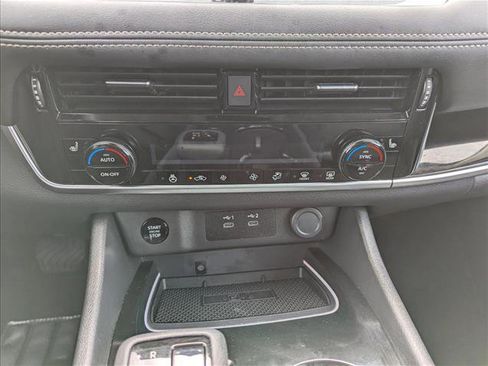 Used 2024 Nissan Rogue SL AWD/4WD image 19