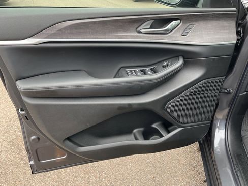 New 2025 Jeep Grand Cherokee Limited w/ Black Appearance Package image 15