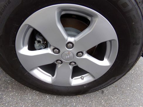 Used 2013 Jeep Grand Cherokee Limited w/ Trailer Tow Group image 75