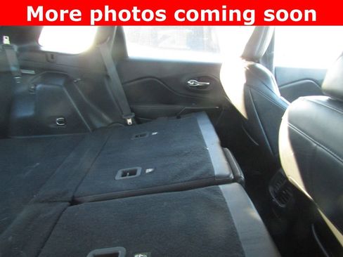 Used 2020 Jeep Cherokee Trailhawk image 12