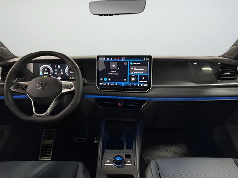 New 2026 Volkswagen Tiguan SE R-Line AWD/4WD image 10