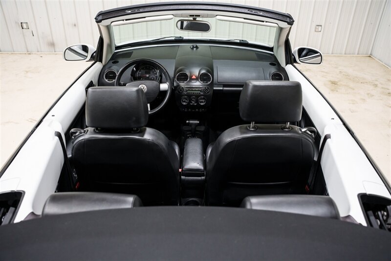 Used 2010 Volkswagen Beetle Convertible FWD image 13