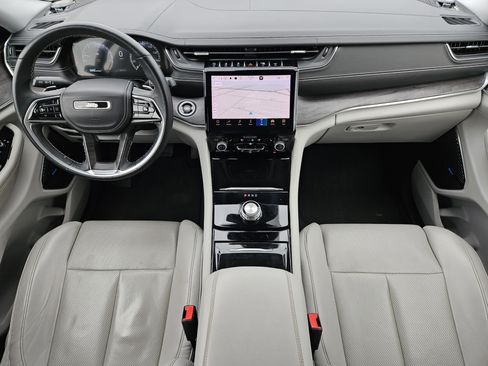 Used 2022 Jeep Grand Cherokee Overland w/ Luxury Tech Group IV RWD image 27