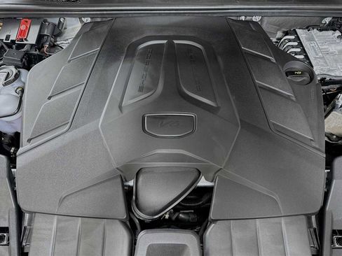 Certified 2025 Porsche Cayenne image 31