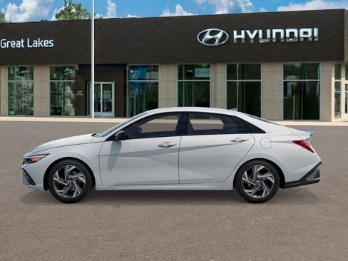 New 2026 Hyundai Elantra SEL Sport FWD image 3
