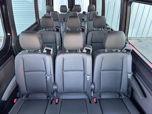 Used 2024 Mercedes-Benz Sprinter 2500 image 38