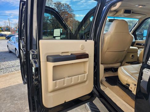 Used 2008 Ford F250 Lariat image 13