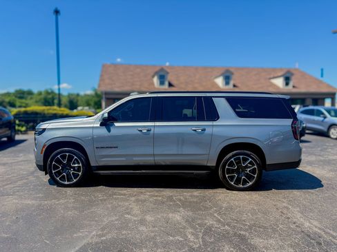Used 2025 Chevrolet Suburban RST w/ Comfort Package AWD/4WD image 10