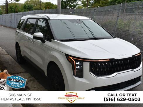 Used 2025 Kia Carnival FWD image 4