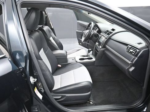 Used 2012 Toyota Camry SE FWD image 32