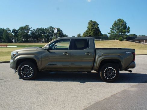Used 2025 Toyota Tacoma SR5 RWD image 13
