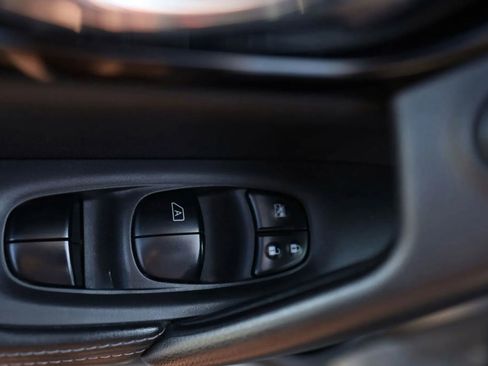 Used 2018 Nissan Rogue Sport SL w/ SL Premium Package image 12