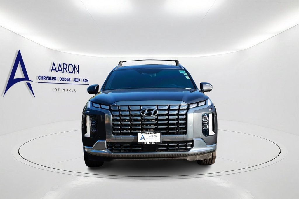 Used 2024 Hyundai Palisade Calligraphy FWD image 2