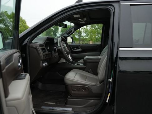 Used 2022 GMC Yukon XL SLT w/ SLT Premium Package AWD/4WD image 14
